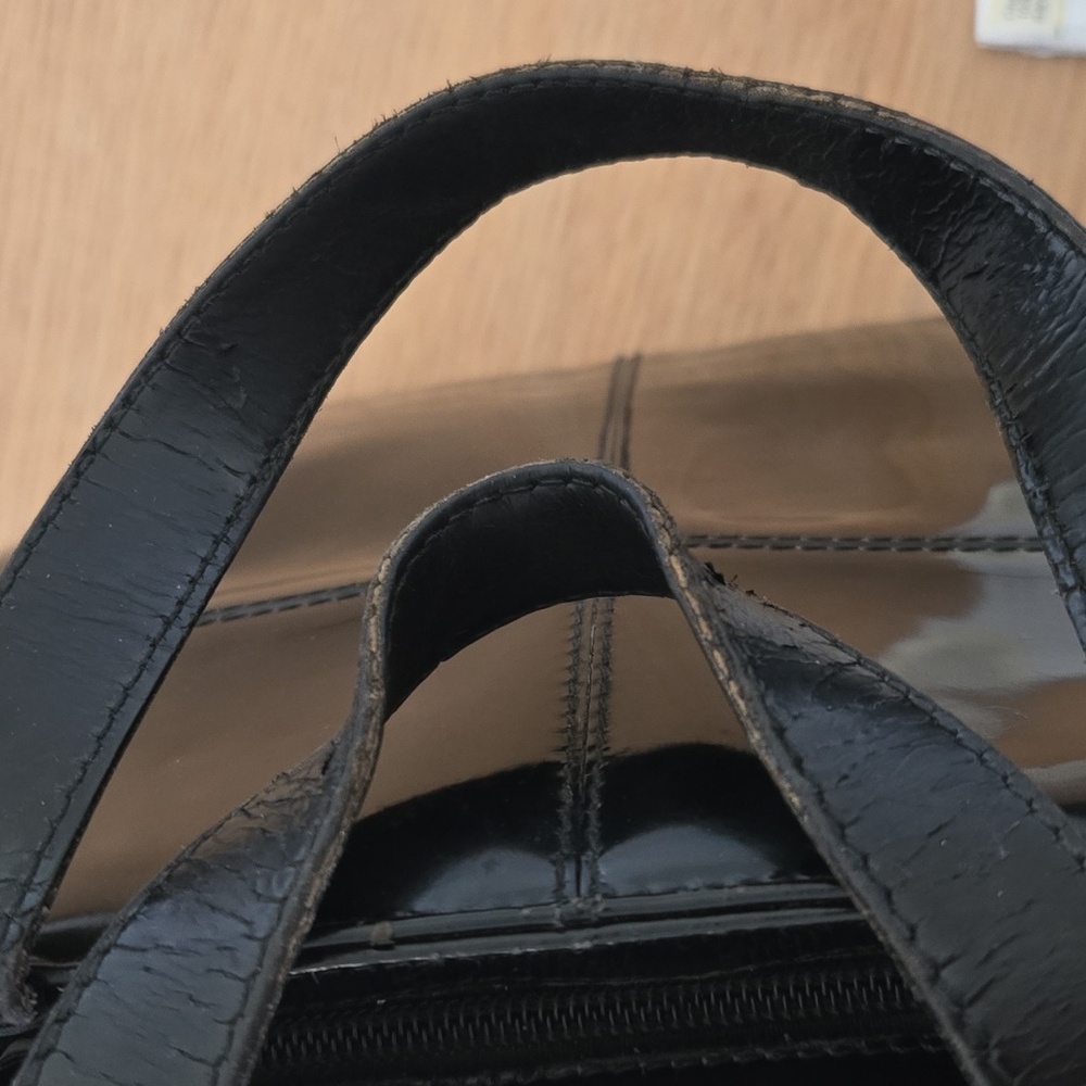 Elegant Black Leather Tote Bag - Picture 3 of 10